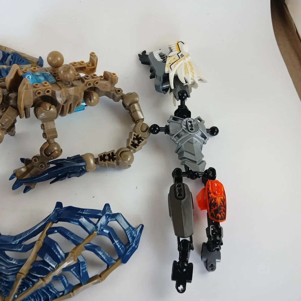 Incomplete Mixed Lot-Mega Bloks World of Warcraft Lego Ninjago Hero Factory Read